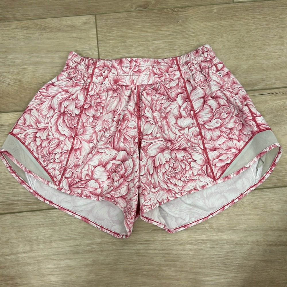 Lululemon Hotty Hot High-rise shorts - 4” inseam